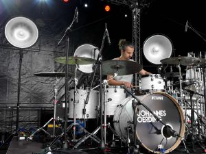 Simon Gattringer_tuning_drums © Cat with Hats