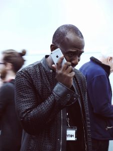 Brian Frasier-Moore_phone © Cat with Hats